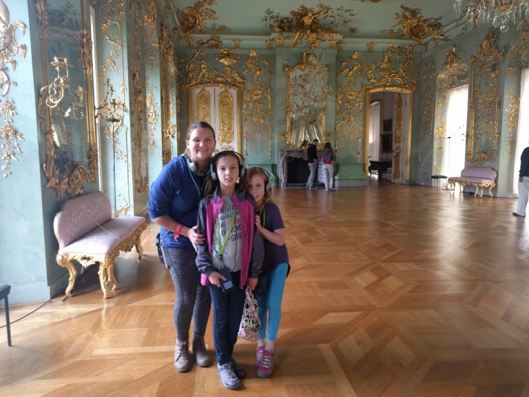 w2 Charlottenburg green room