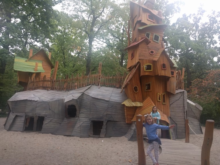W2 zoo playground