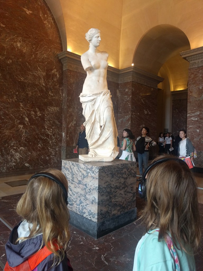 1 girls venus de milo