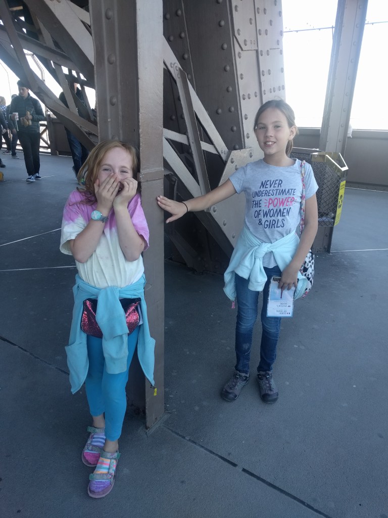 2 eiffel tower girls