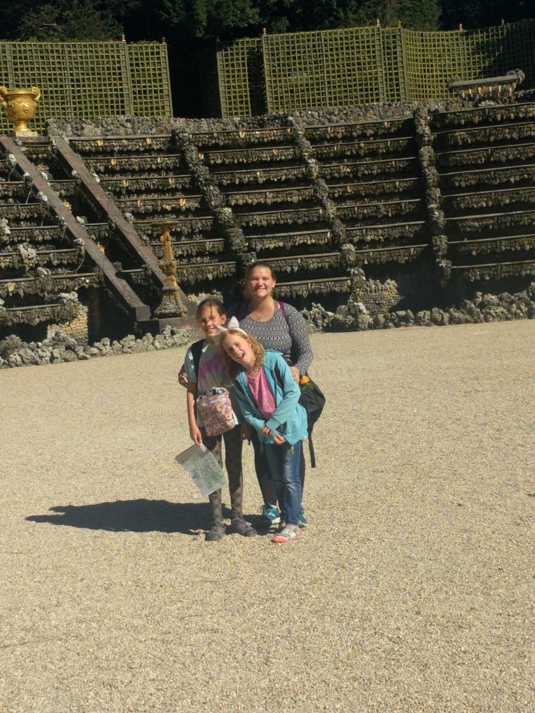 2 versaille fountain group