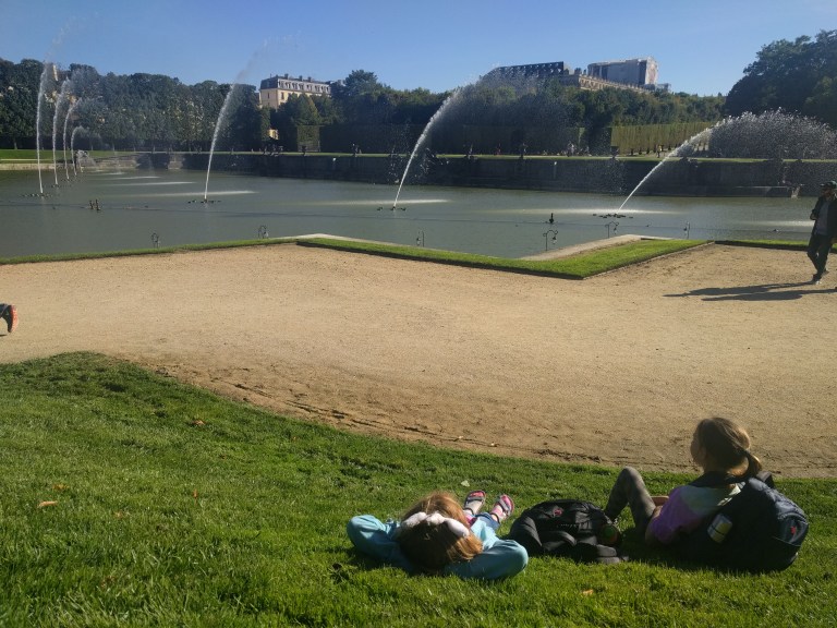 2 versaille fountain relaxing