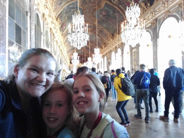 2 versaille hall of mirrors selfie