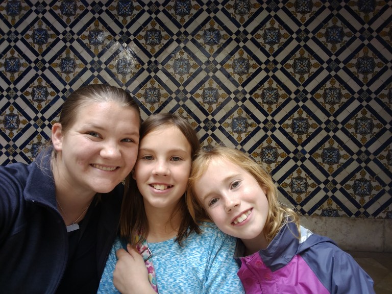 1 tile museum selfie