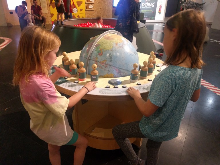 2 animals around the world