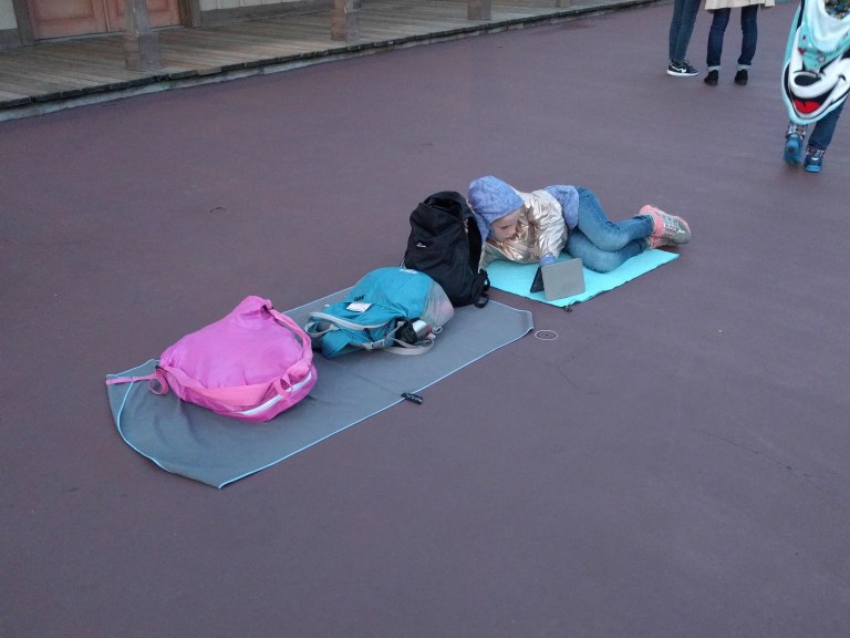 T D Mo reading waiting parade