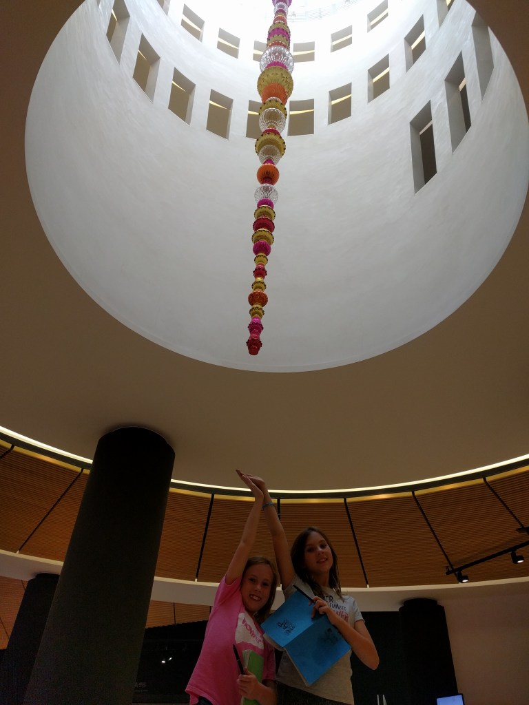 1 Seoul art ornaments bottom